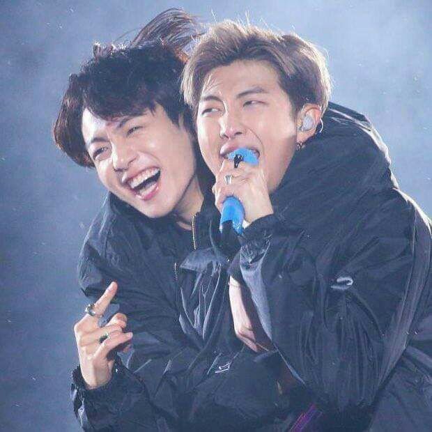 Jungkook being whipped for his Namjoon Hyung: A short but heart-warming thread;