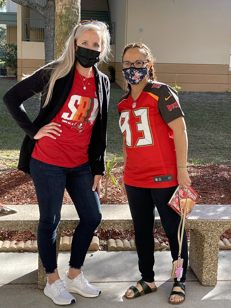 Sessumspride's tweet photo. Sessums is showing our hometown team some love today! 💗 Let’s go Tampa Bay Buccaneers! ❤️🧡🏈🏴☠️ @Buccaneers @BucsFoundation @HillsboroughSch #SBLV #GoBucs #RaiseTheFlags #raisetheredflags https://t.co/n0o1ufMDTl