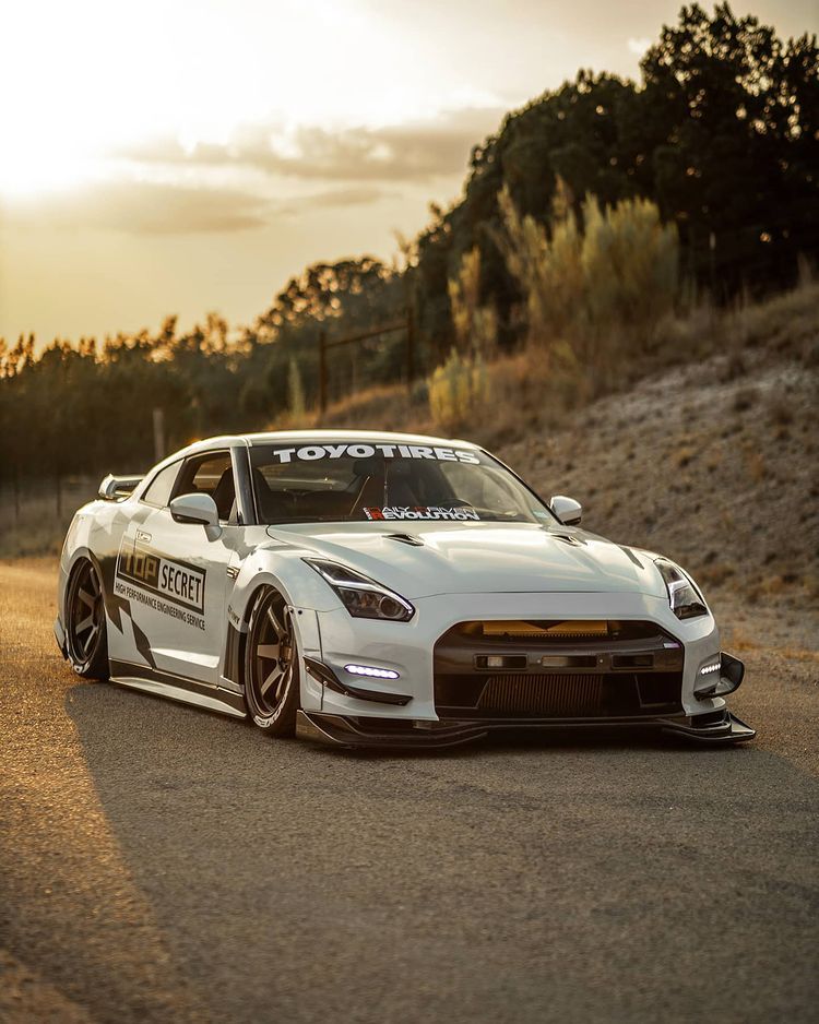 vividracingcom's tweet photo. What a better way to spend your Friday than admiring this gorgeous shot of @slogtr 's R35 👀
📷: @ab.photomedia
•
1-480-966-3040
sales@vividracing.com
#vividracing #carsofig #gtrgram #r35gram #nissangtrr35 #nissanr35gtr #te37 #volkracing #volkracingte37 #nissan #r35 #gtr https://t.co/Mh7ObK32AQ