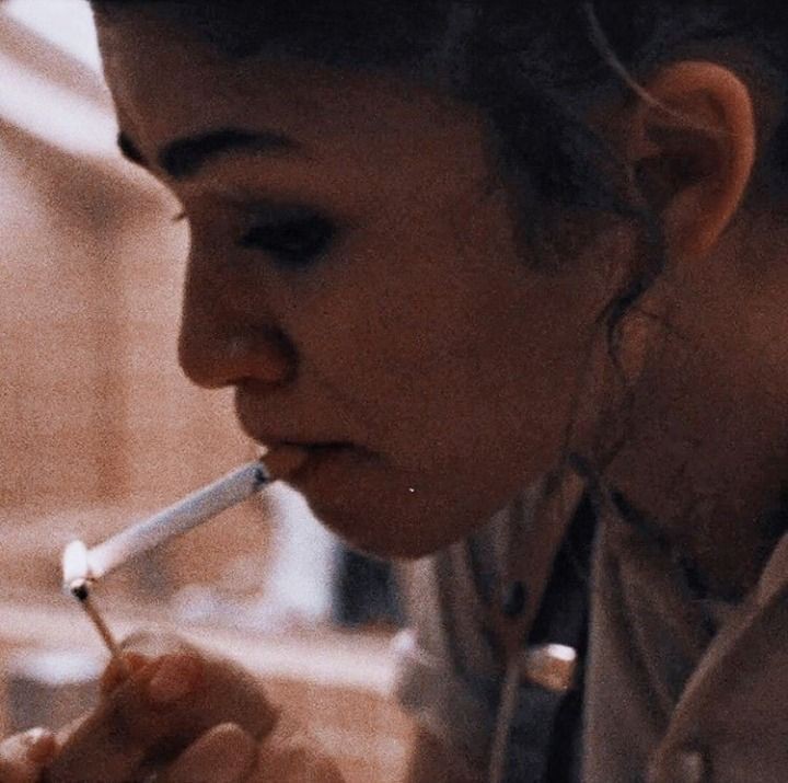 Zendaya smoking. thats the tweet