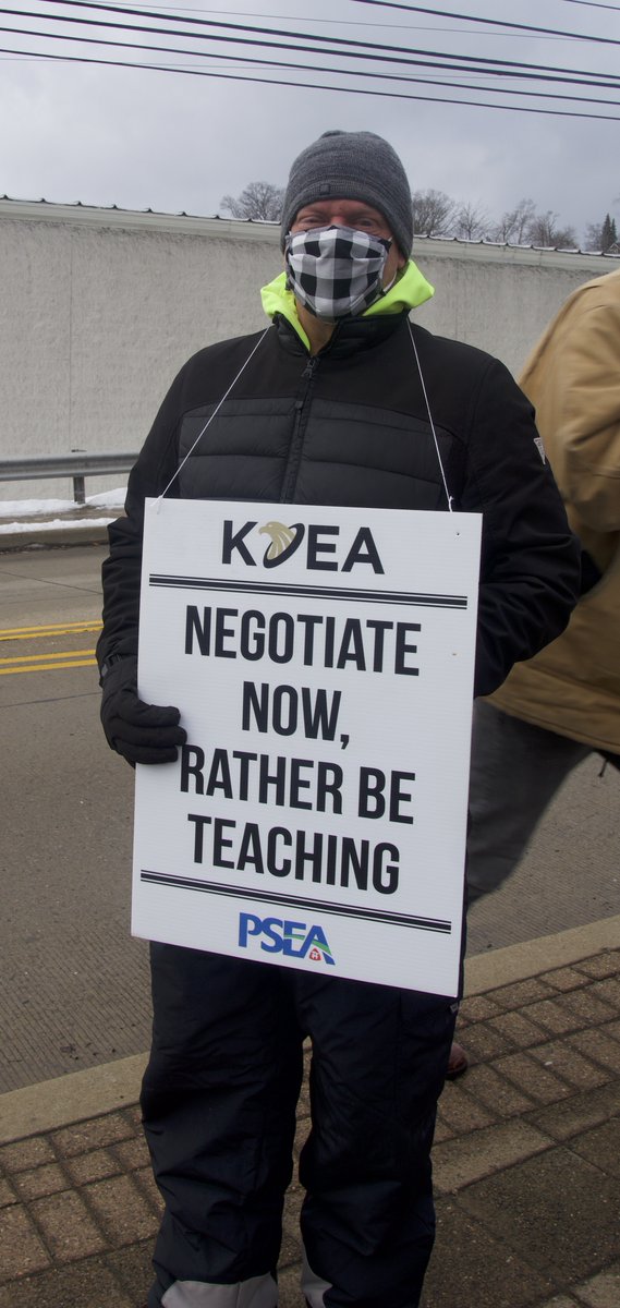 KOEACares's tweet photo. Images from the picket lines this morning. #KOEACares #KOEAStrong https://t.co/WRVnjTH4Iv