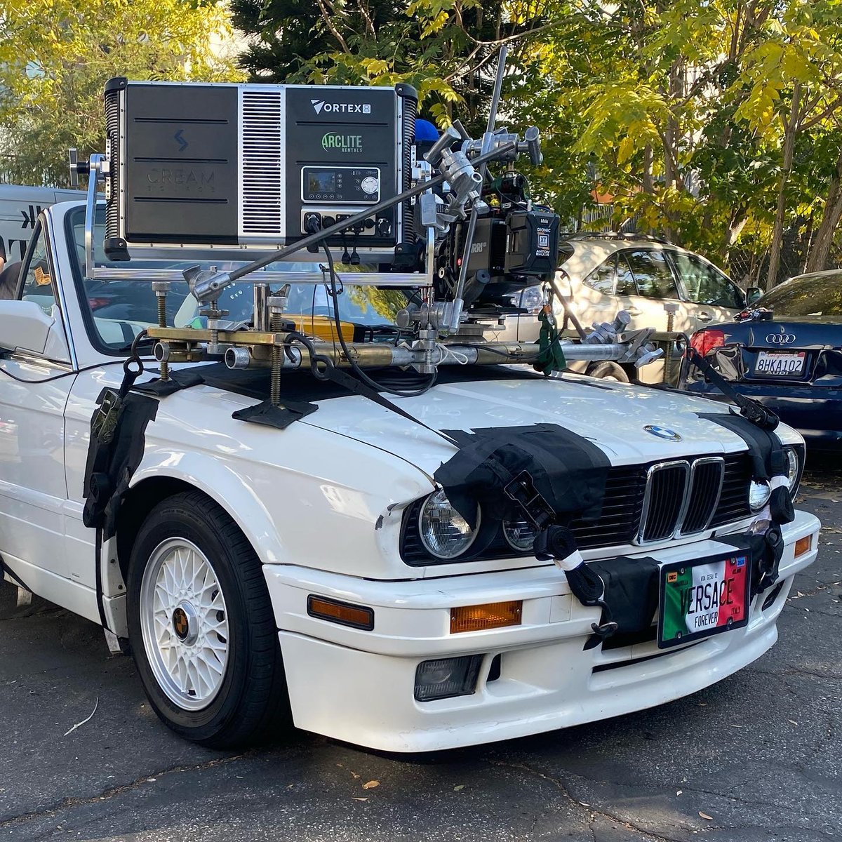 With the PSU and antennas inside, the Vortex8 can be easily be rigged a multitude of ways including on a car.
. . . . . . 

📷 @arclite_rentals 

#Vortex8 spotted in the wild.  These fixtures offer great versatility, have the punch to meet the need, and stand up to the elements.