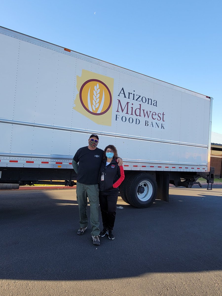 TerceroCyndi's tweet photo. Our students & families are important to us - ensuring they have a quality education, also means providing healthy meals, evening family sized food boxes, hygiene supplies, and even taking care of the family dog. Distributions take place 10am-12pm #PXUConnected #ThisIsWhoWeAre https://t.co/coquMY8jeQ