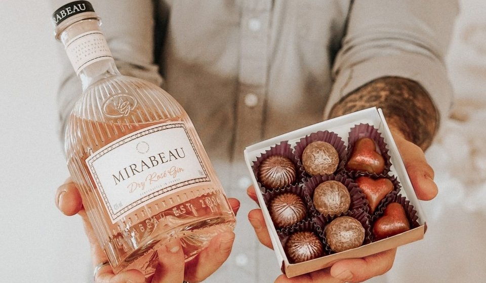 thehandbooknews's tweet photo. For your chance to #WIN this gorgeous bundle of Gin, Rosé and Chocolate
#Valentines #Competition
@mirabeauwine 

All you need to do - 
🌟Follow us
🌟Like This Tweet
🌟Retweet This Tweet

https://t.co/XOtyeEGjWU https://t.co/IFsQBEDuwp