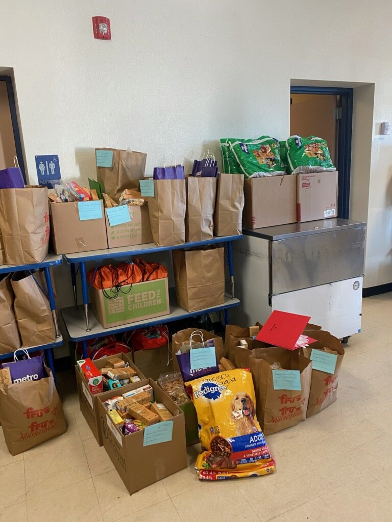 TerceroCyndi's tweet photo. Our students & families are important to us - ensuring they have a quality education, also means providing healthy meals, evening family sized food boxes, hygiene supplies, and even taking care of the family dog. Distributions take place 10am-12pm #PXUConnected #ThisIsWhoWeAre https://t.co/coquMY8jeQ