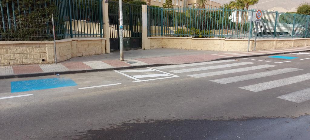 jugomezlopez's tweet photo. Gracias al Ayuntamiento de Roquetas de Mar @AytoRoquetas tenemos una nueva plaza de minusvalidos en el @IESaguadulce 

Entre todos estamos trabajando para darle respuesta a todo nuestro alumnado https://t.co/EDOcHRhzfj