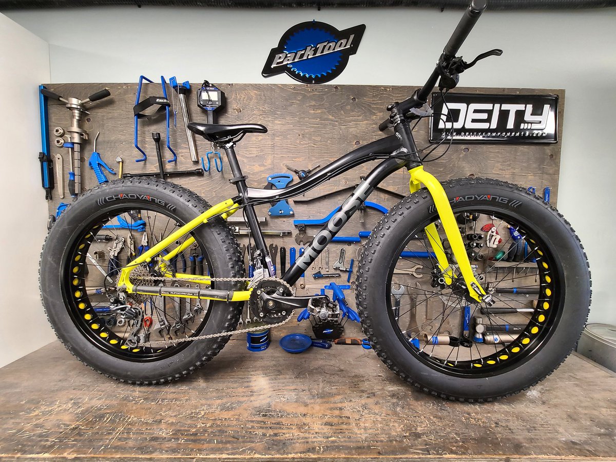 Flying into Fat Tire Friday with our actual first customer to come in <a href="/ryanlosesit/">Ry</a> of <a href="/1067rewindradio/">1067rewindradio</a> and his 2016 <a href="/moosebicycle/">Moose Bicycle of Canada Inc.</a> FB2 as he got us to do a Full Tune and check up going over the whole bike making sure it was in perfect shape for his first season of winter riding!