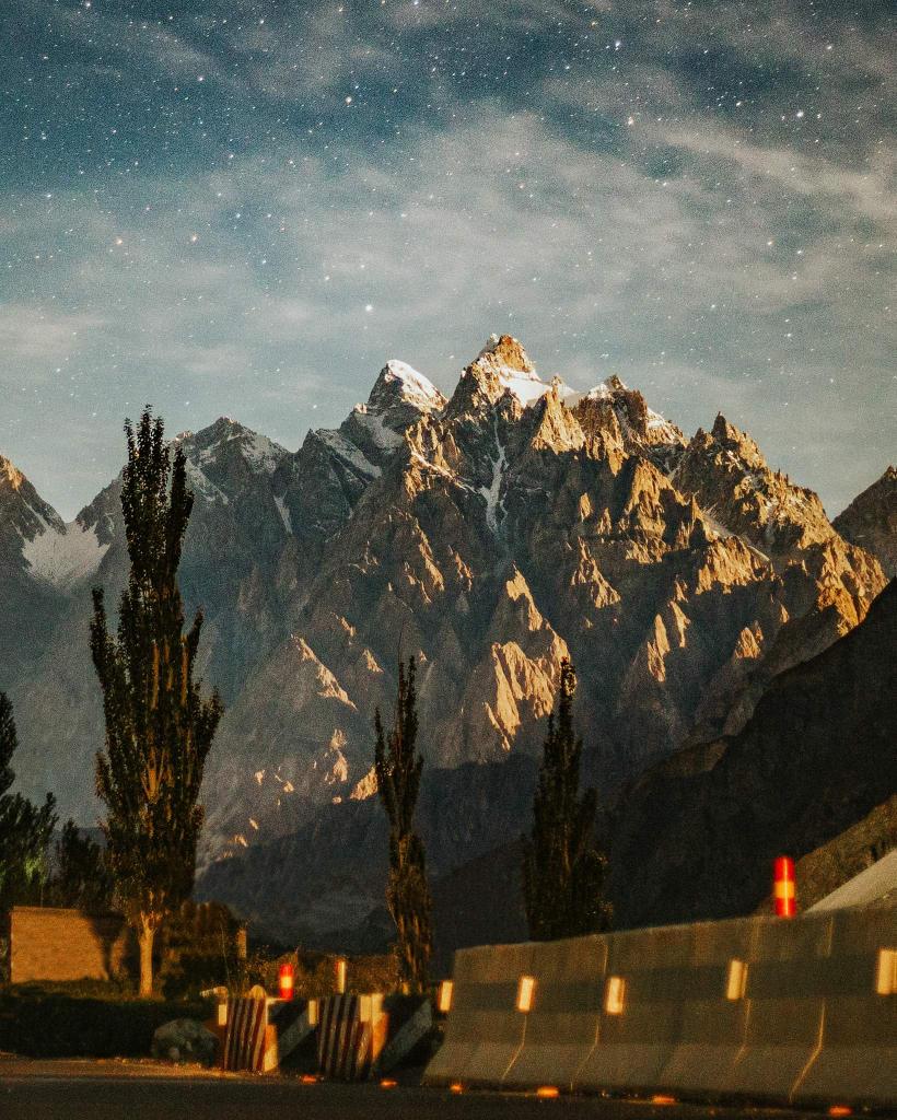 taseerbeyg's tweet image. Hello everyone, I am Taseer Beyg. I'm a self-taught photographer from Hunza, Gilgit Baltistan.

Sharing some of my best work. A simple RT won't make me famous, but it could get my work to people who should see it.
#taseerbeyg
