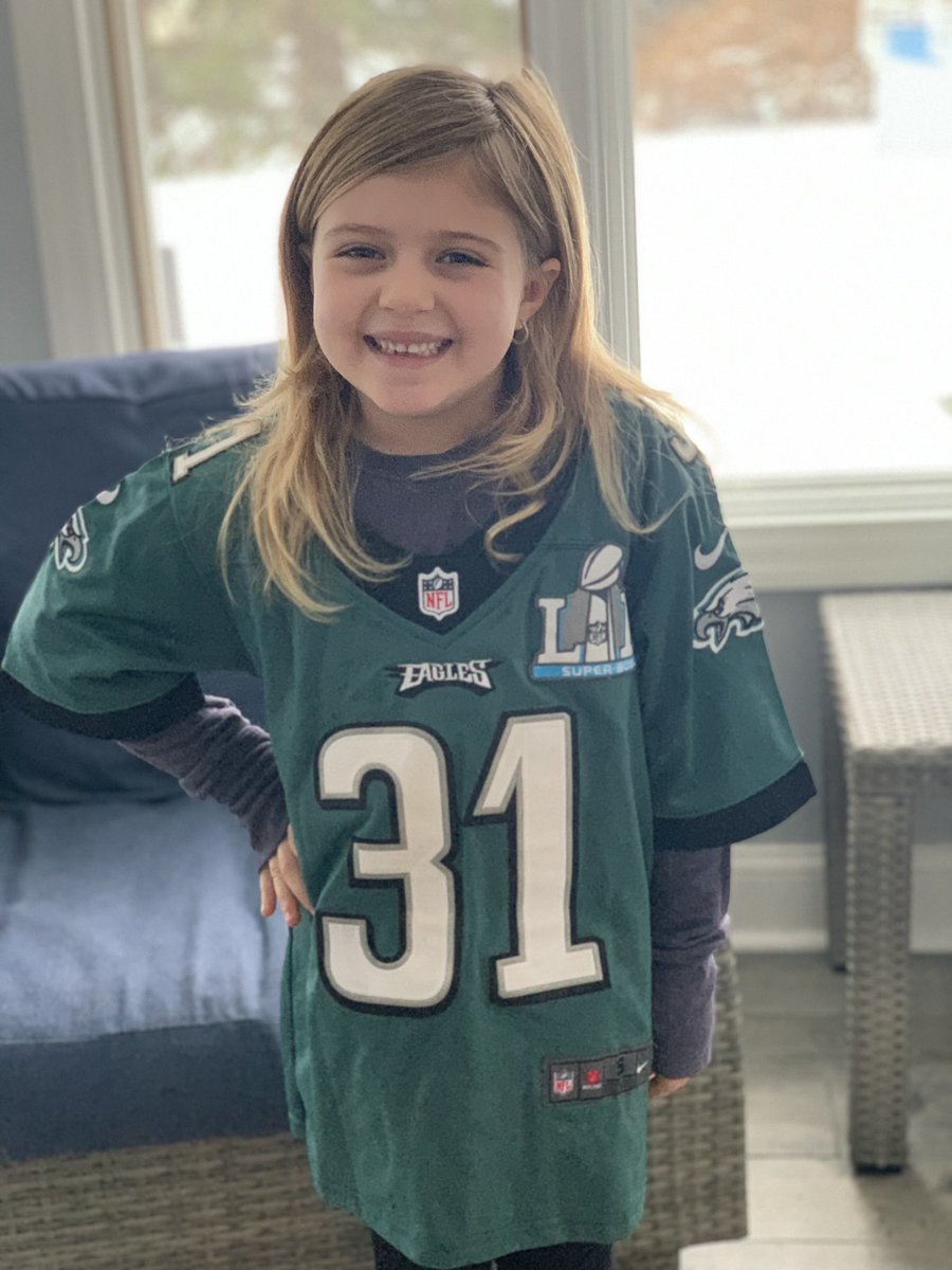nmaltemus's tweet image. It’s been about a year and a half since this jersey got Callie to her first @Eagles game. Today is wear your favorite team to school day, and she refused to go wearing anything other than her @greengoblin jersey. #FlyEaglesFly