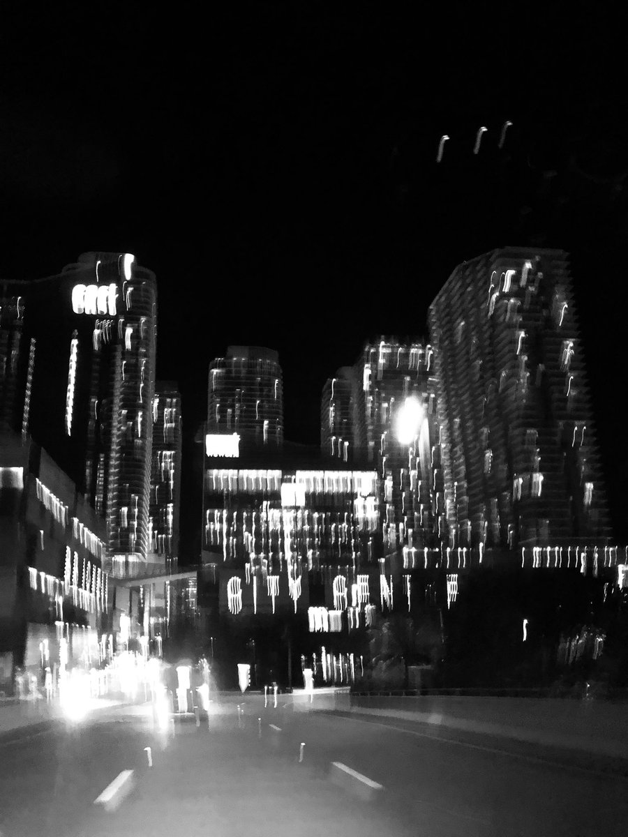 thevnmvsn's tweet photo. #blackandwhitephotography #miami #nightlife #THEVNMVSN https://t.co/KWiLlTHdNq