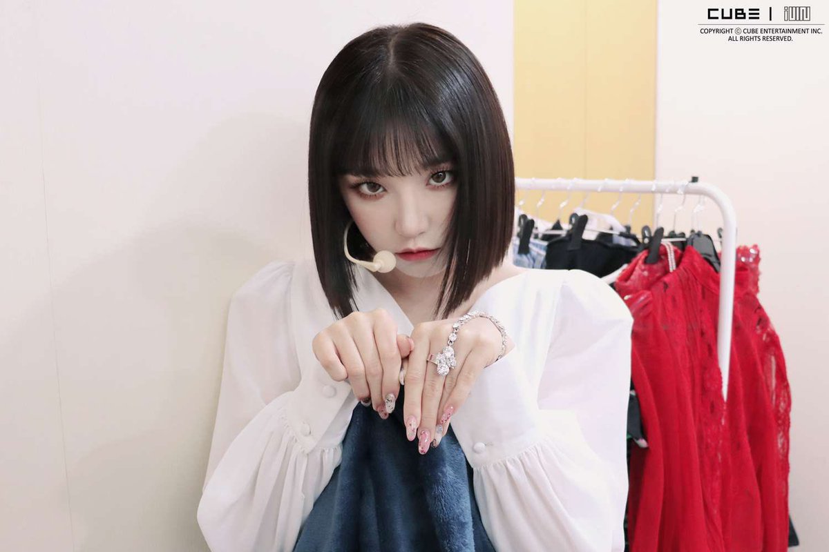 Yuqi g idle. G i dle юци. Yuqi g idle. Yuqi flowers. G idle юйци.