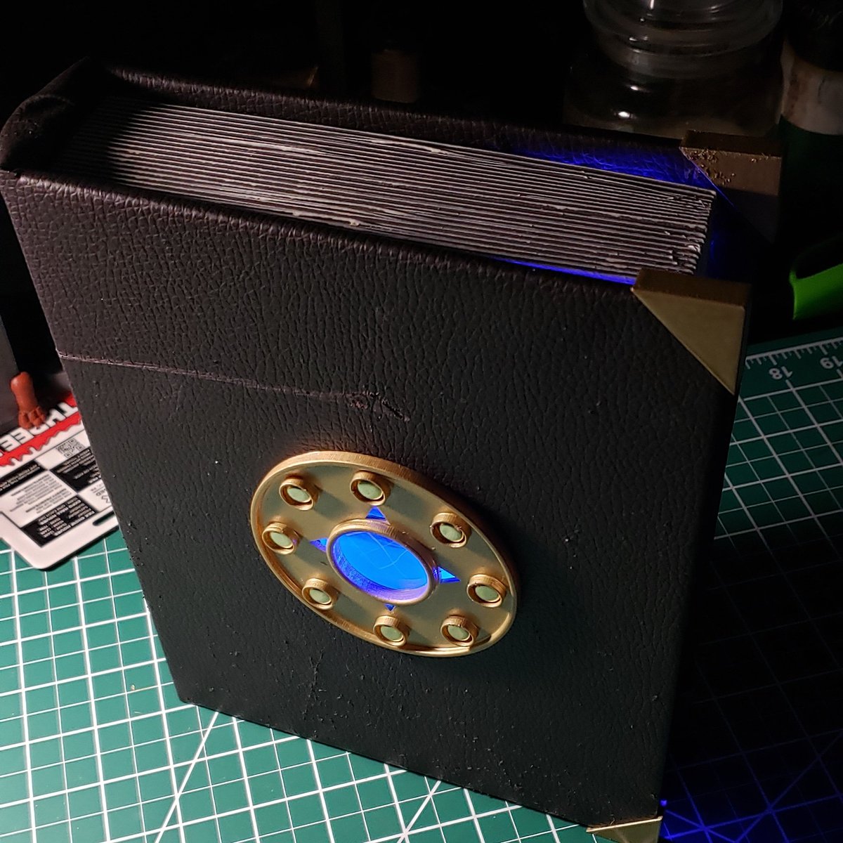 knightsofwhen's tweet image. Finished my #wizard #spellbook for #cosplay ! #dungeonsanddragons  #glowforge #prusa
