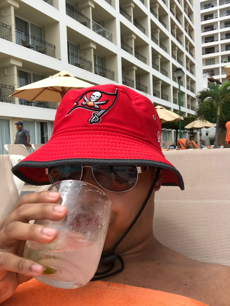 jez_jon's tweet photo. My friends in Puerto Vallarta extend their well wishes to Tompa Bay. VIVA LA MEXICO! #MTBG https://t.co/ngvOAlo41N