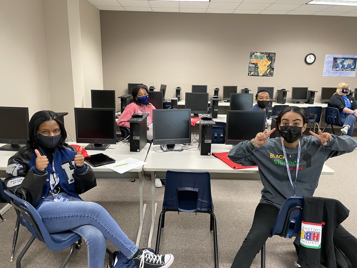 HawksCounselor's tweet image. @Hebron_HS students enjoying the #LISDHBCU this morning!
@hawks_bsu @MrzAHensley @LISDcounselors1 @LewisvilleISD @IamDrLeejay