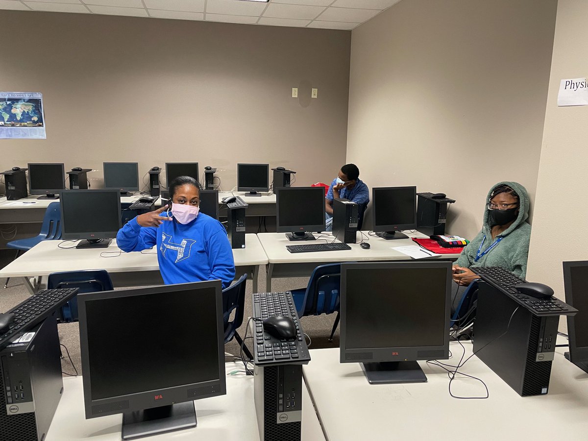 HawksCounselor's tweet image. @Hebron_HS students enjoying the #LISDHBCU this morning!
@hawks_bsu @MrzAHensley @LISDcounselors1 @LewisvilleISD @IamDrLeejay