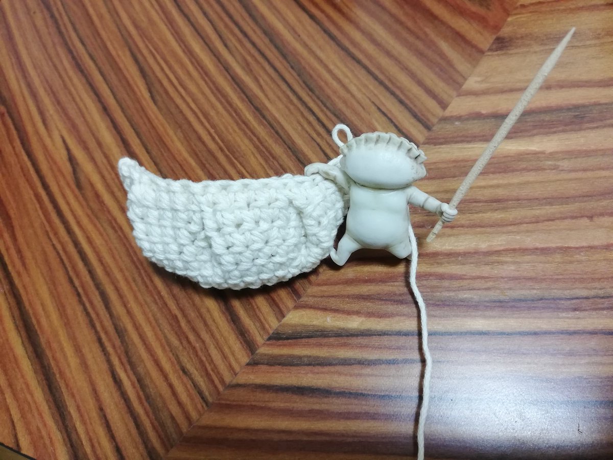 krr0808's tweet photo. 餃子に包まれる感じのクッション欲しいな。

ギョーザ
ドロヘドロ
ハンドメイド https://t.co/v5j1wuc7DO