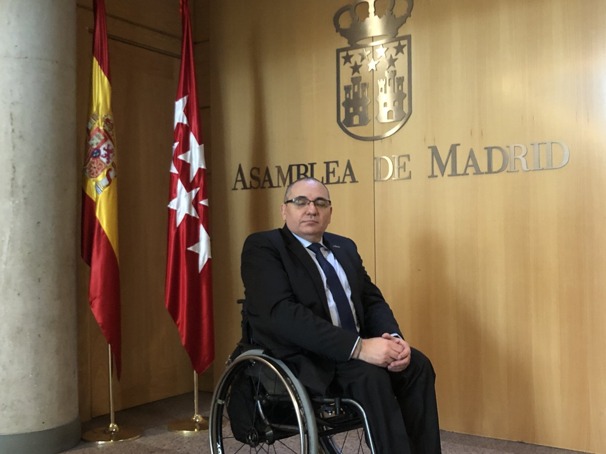 CERMI_Madrid's tweet photo. .@CERMI_Madrid exige un plan global de #accesibilidad universal para la Asamblea de Madrid.

@OscarMoral1 define la situación vivida hoy de “inaceptable”, y denuncia la discriminación de las personas con #discapacidad q pudieran comparecer en la Asamblea.
https://t.co/ncWcDCHkKD https://t.co/nQ3MOv9xBy
