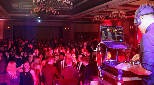 We're bringing the ✨magic✨ of the #motionballGala to the comfort &amp; safety of your homes TONIGHT at 9PM! Get ready for 90min of music &amp; comedy all in support of our friends, the Special Olympics athletes! Tickets: mball.ca/inhomegala/hal…