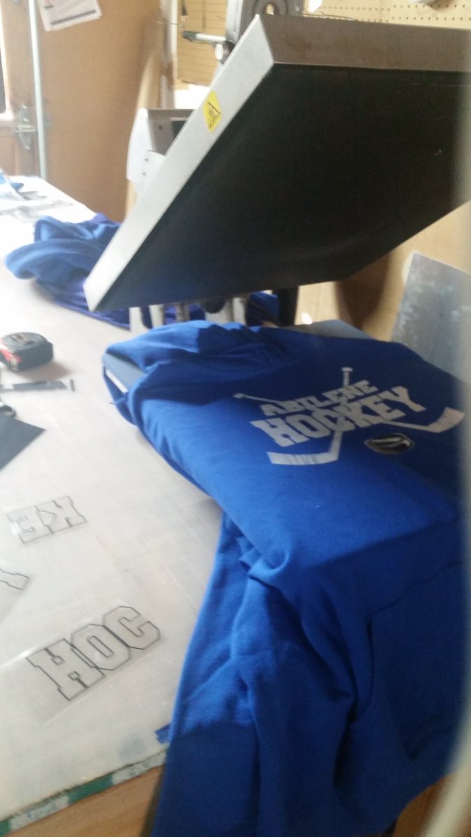 demonprophet's tweet photo. Good morning #MFAM it's fryyay yur gonna be a great day a little heat transfer vinyls and some screen printing than we off yur have a beautiful day ! #FridayVibes #dayjob #redalpha #screenprinting #embroidery #carwraps #windowdecals # https://t.co/EN5mw3yLlu