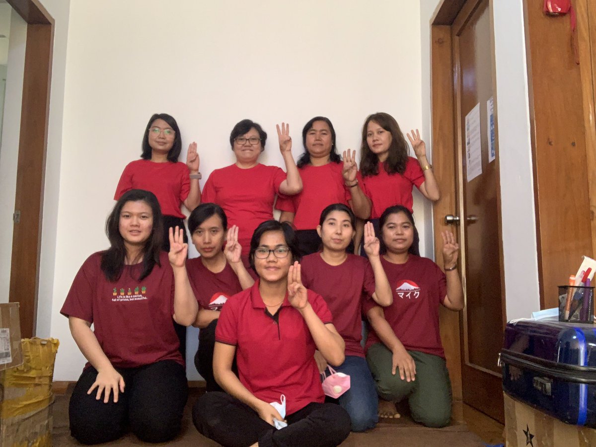 ThetHni16113297's tweet photo. We can't go back 1988. We need to fight for our future.#HearTheVoiceOfMyanmar #FightForDemocracy https://t.co/uqo7UM4WWh