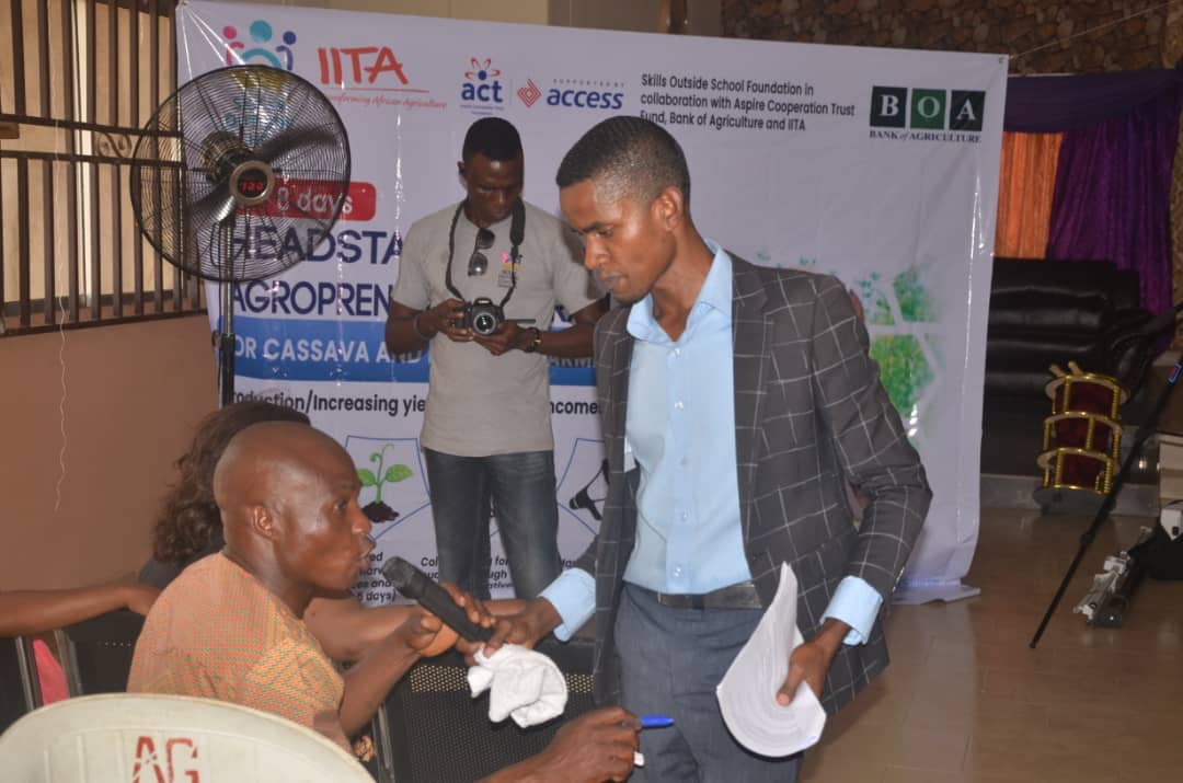 SOS_Foundation1's tweet photo. Our trainer, Mr Kingsley making every moment count.
At the
@SOS_Foundation1 #headstart Rivers State #agropreneurintervention supported by @myaccessbank @IITA_CGIAR @bankofagricng https://t.co/eAlJ2xPQVg