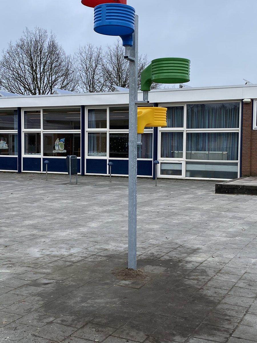 Multikorf's tweet photo. Voor korfbalvereniging SDO uit Schoonoord hebben wij een tweetal Multikorf speelpalen geplaatst. Op de schoolpleinen van Burgemeester SJ Van Royenschool en CBS de Slagkrooie kunnen de leerlingen extra bewegen. Wij wensen de leerlingen veel speelplezier. #korfbal https://t.co/CXpHXANZi2