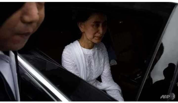 If no action is taken against the thieves, there will be a big contest in the next referendum.
မဲသူခုိး​ေတြကုိလက္ပူလက္က်ပ္မိတာအ​ေရးမယူရင္​ေနာက္ဆႏၵခံယူပဲြ​ေတြမွာ၊မဲခုိးၿပိဳင္ပဲြႀကီးျဖစ္သြားမွာ​ေပါ့ ၊