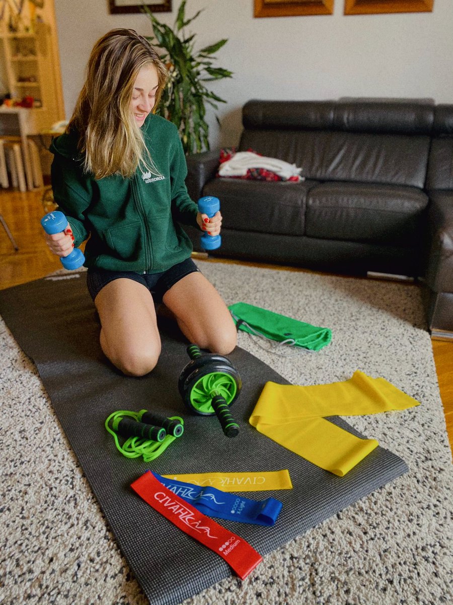idolas_esp's tweet photo. 💪🏽🎁 ¡SORRRTEO!

¡¡¡Quédate en casa 🏡 y ponte en forma como las estrellas de nuestro deporte!!!

¡REGALAMOS 3️⃣ PACKS DE DEPORTE EN CASA!

🔁 Retuitea esto.
💚 Sigue a @teresxdixz y a este perfil.
💬 Comenta con #EsteAñoMePongoFit, ¡mencionando a una persona! https://t.co/EZCvfBgi39