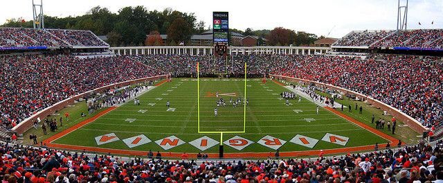 KZY_P21's tweet photo. I’m really thankful to receive an offer from the university of Virginia ⚔️🔸🔹 @NickHowellUVA @BuckFitz @McCallieSports @cosimp4real @CoachKenLucky @CSmithScout @NatlPlaymkrsAca @TNGridironScout @CadillacJBlack @CoachJeanSG @MVPFA2016 https://t.co/5GiSs9gCc4