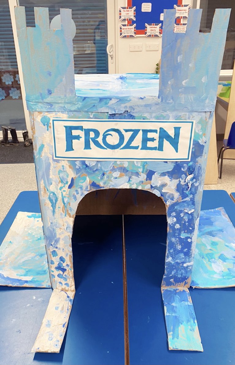 GoodisonMiss's tweet photo. Our children in school made Elsa’s castle today ❄️💙 we will put it into provision next week!✨ https://t.co/0LKeElpSHd