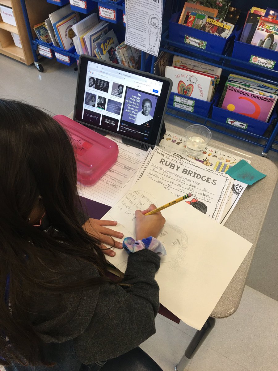 Teach22Lb's tweet photo. Second graders researching inspirational African Americans. ⁦@WestSchoolLBNY⁩ #ProudtobeLB https://t.co/KwiUhjWi48