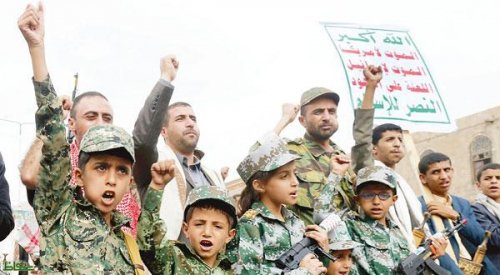 RepublicanYemen's tweet photo. عملت جماعة #الحوثي منذ نشأتها، على استقطاب #الأطفال وتحويلهم إلى وقود لمشروعها الطائفي، وتشير تقارير حقوقية إلى أن الجماعة جندت عشرات الآلاف من الأطفال، وزجت بهم في جبهات القتال.

#StopHouthiTerrorismInYemen

#اليمن_الجمهوري https://t.co/yBEQQFfF85