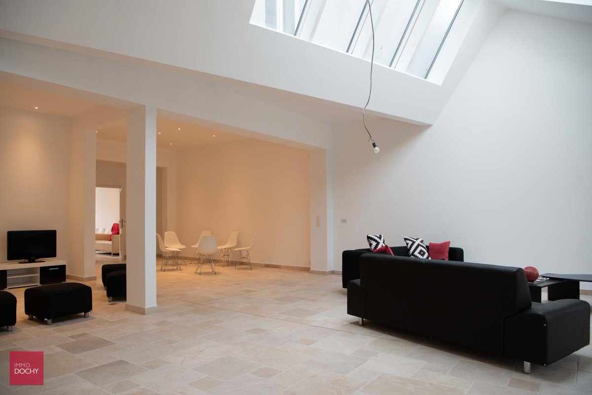 ImmoDochy's tweet photo. Te koop in Brugge: vernieuwde #herenwoning met tal van mogelijkheden! Ideaal als kangoeroewoning voor 𝗺𝗲𝗲𝗿𝗱𝗲𝗿𝗲 𝗴𝗲𝘇𝗶𝗻𝗻𝗲𝗻, nieuw 𝘀𝗮𝗺𝗲𝗻𝗴𝗲𝘀𝘁𝗲𝗹𝗱𝗲 𝗸𝗼𝗽𝗽𝗲𝗹𝘀 of 𝗰𝗼𝗺𝗯𝗶𝗻𝗮𝘁𝗶𝗲 𝘄𝗼𝗼𝗻-𝘄𝗲𝗿𝗸. 𝗡𝗶𝗲𝘂𝘄𝘀𝗴𝗶𝗲𝗿𝗶𝗴? https://t.co/brKNRoeUIa https://t.co/FG8MHpnV7i