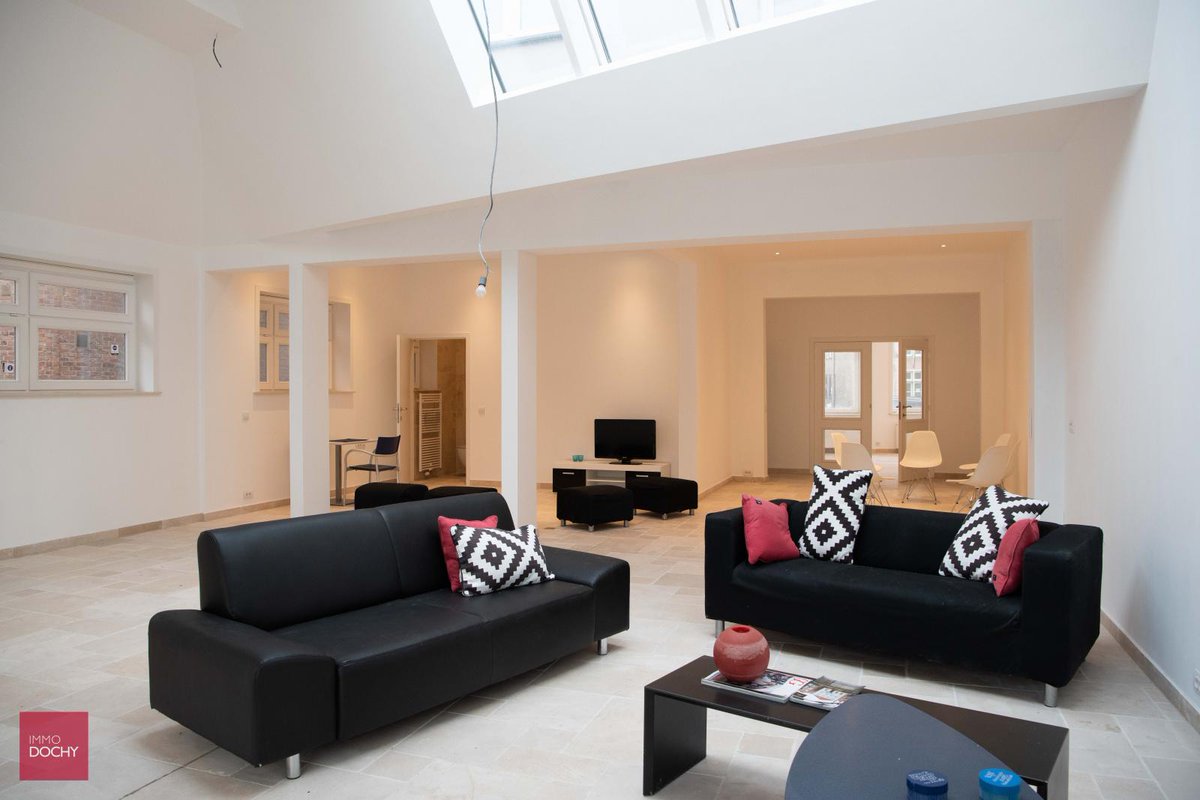 ImmoDochy's tweet photo. Te koop in Brugge: vernieuwde #herenwoning met tal van mogelijkheden! Ideaal als kangoeroewoning voor 𝗺𝗲𝗲𝗿𝗱𝗲𝗿𝗲 𝗴𝗲𝘇𝗶𝗻𝗻𝗲𝗻, nieuw 𝘀𝗮𝗺𝗲𝗻𝗴𝗲𝘀𝘁𝗲𝗹𝗱𝗲 𝗸𝗼𝗽𝗽𝗲𝗹𝘀 of 𝗰𝗼𝗺𝗯𝗶𝗻𝗮𝘁𝗶𝗲 𝘄𝗼𝗼𝗻-𝘄𝗲𝗿𝗸. 𝗡𝗶𝗲𝘂𝘄𝘀𝗴𝗶𝗲𝗿𝗶𝗴? https://t.co/brKNRoeUIa https://t.co/FG8MHpnV7i