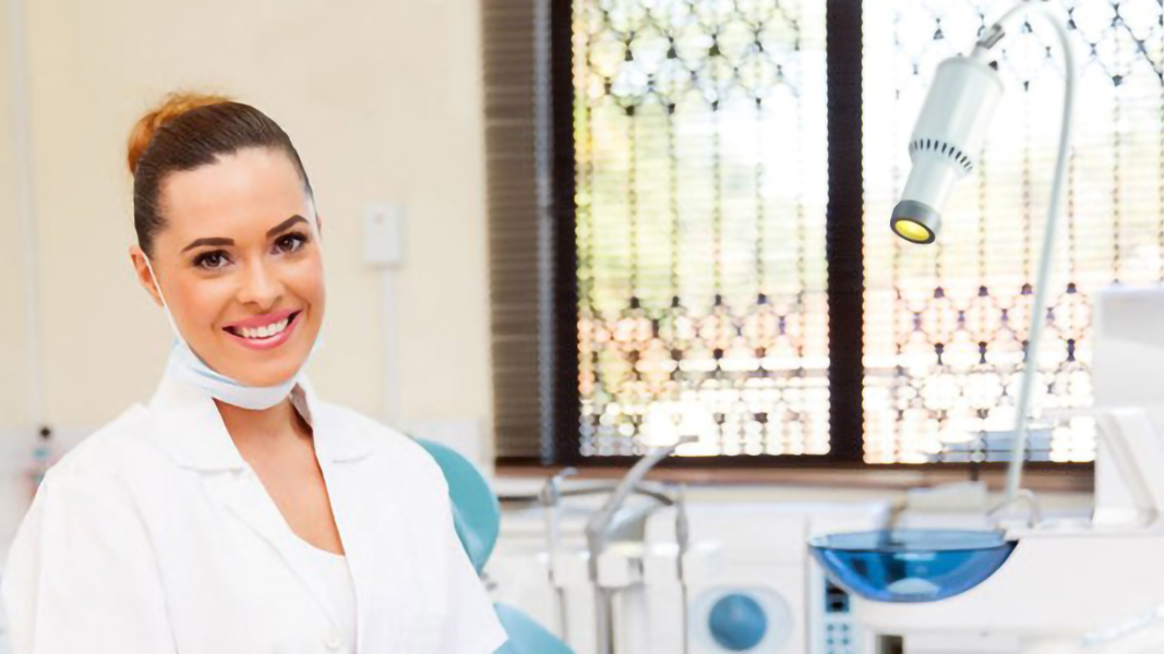 Врач стоматолог новое. Стоматолог. Стоматолог женщина. Красивая женщина стоматолог. Сайт стоматологии.