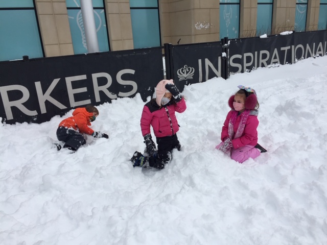 BISCSouthLoop's tweet photo. Our Year 1 Tigers and Elephants enjoying the snow this week. We even had some #PyramidPride building a snowman near the Bean.
#BISCSL #BulldogPride #StayTheCourse #GoalOriented #DrawnHere #LoveLearning #NordAngliaEducation #NAEBeAmbitious https://t.co/ugZQhxGakn