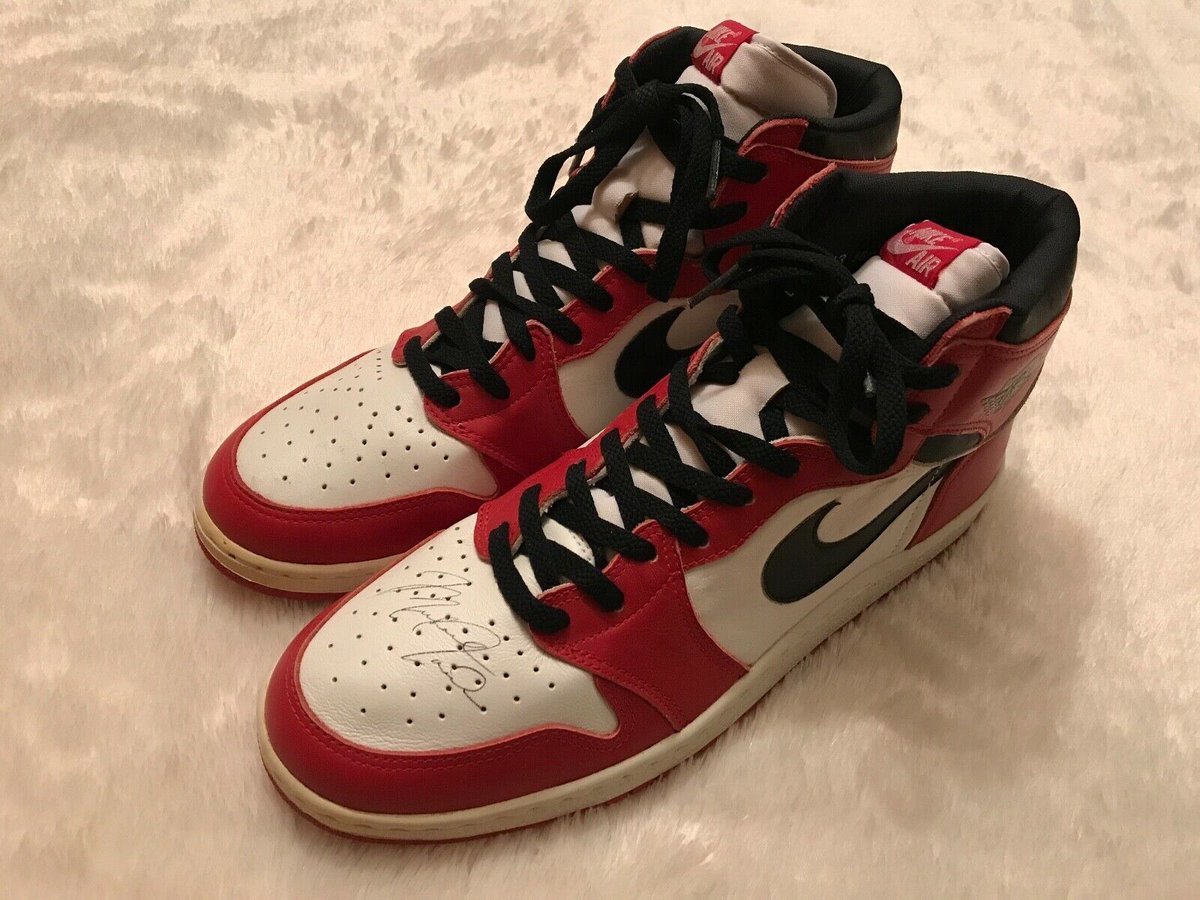 J23 Iphone App Michael Jordan Rookie 1985 Signed Air Jordan 1 Sneakers Psa Dna Certified On Ebay For 1 000 000 Link T Co 7dzapmrfrd H T Complexsneakers T Co Jjgmltigxc