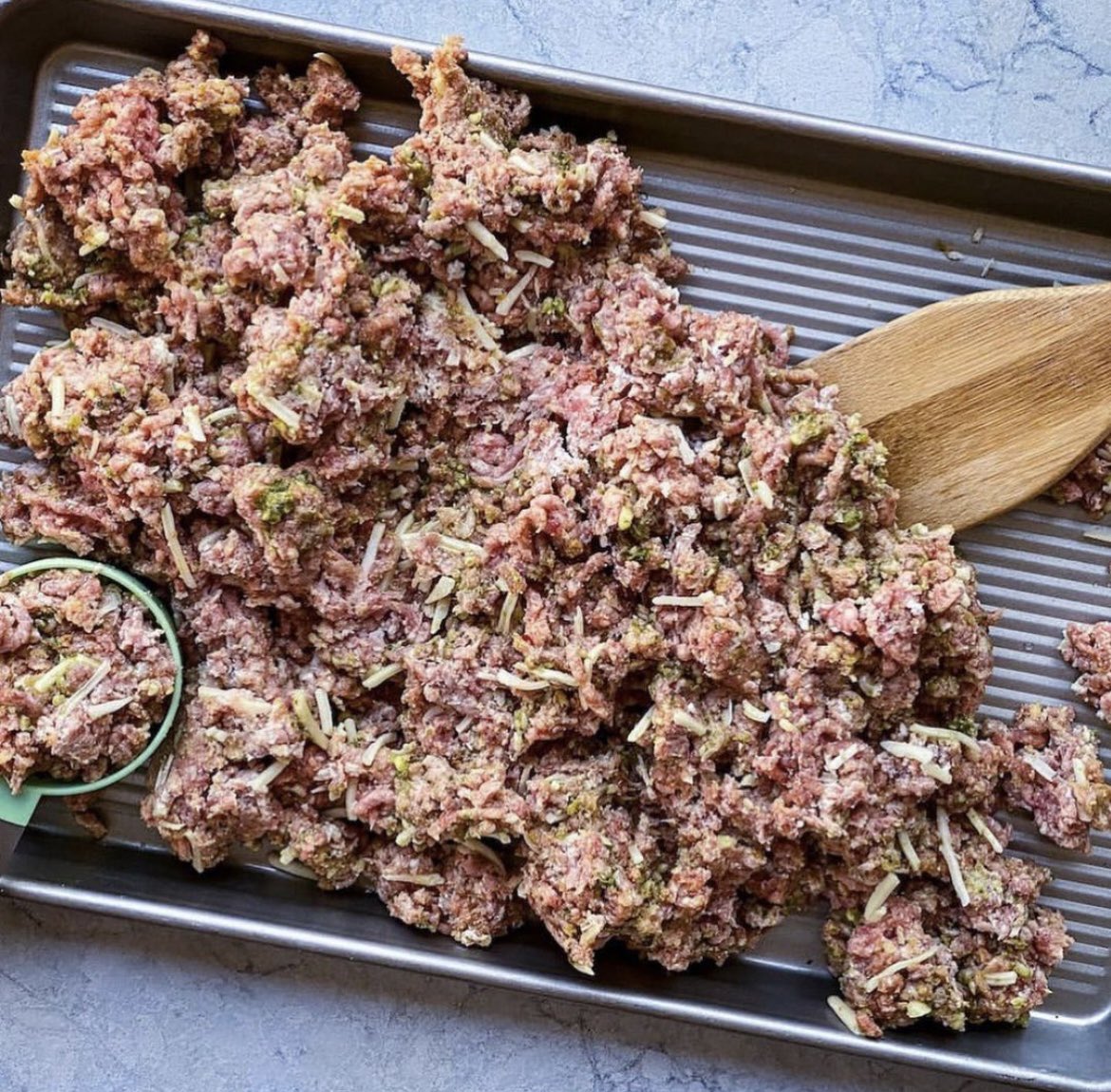 Looking for a perfect appetizer to impress your guests during the big game this weekend? Bread bowls stuffed with meatballs won’t disappoint! Fire up the grill this weekend and give this recipe a try 🔥 primogrill.com/super-bowl-smo…