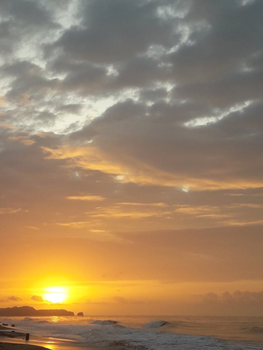 DeEsmeraldasSoy's tweet photo. Atardecer en Sua.

#DeEsmeraldasSoy #Esmeraldas #EsmeraldasAlMundo #Sua #Atacames #Tonsupa #sunset #atardecer https://t.co/R1rW38Wsxj