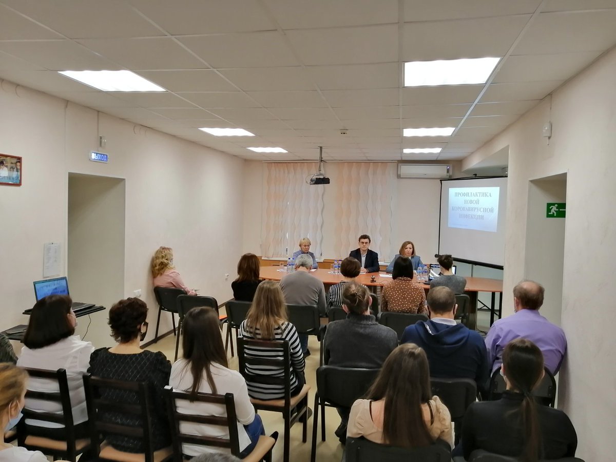 samocmp's tweet photo. По инициативе М.Г.Сидухиной  состоялся откровенный разговор с сотрудниками  Самарского КЦСОН по всему кругу вопросов связанных с профилактикой Covid-19, но прежде всего, конечно, о вакцинации. Постарались все на все ответить. Сейчас в очень важны такие встречи "лицом к лицу". https://t.co/jpQtmGqLTB