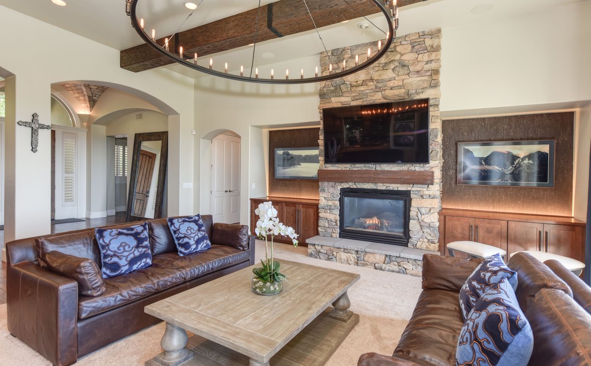 eldoradostone's tweet image. A cozy fireplace is the perfect way to #SetTheScene for relaxation and warmth in your home/ #FireplaceFriday
-
Pictured: Somerset - Shadow Rock
Designer Credit: @toddpeddicorddesigns