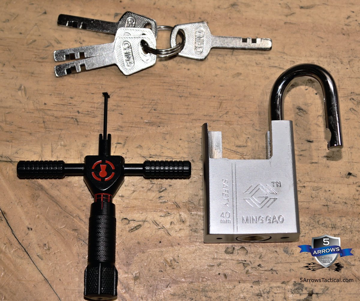 5ArrowsTactical's tweet photo. Picked my first #disc #padlock using #sparrowslockpicks disc pick.  Will publish a video once I get even better at this.  #lockpicking #lockpicks #igmilitia https://t.co/Yhmh9IhQhM