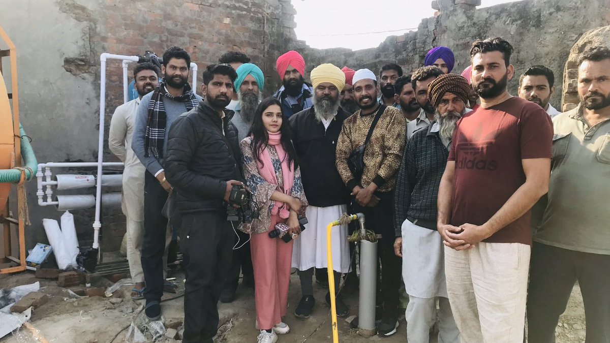 RmzaanAli's tweet photo. ਹਿੰਦੂ ਦੀ ਜ਼ਮੀਨ 
ਮੁਸਲਮਾਨ ਤੋਂ ਨੀਂਹ ਰੱਖਾ ਕੇ 
ਸਿੱਖਾਂ ਨੇ ਲਾਇਆ ਬੋਰ

(ਸੰਗਤਾ ਦੇ ਸਹਿਯੋਗ ਨਾਲ ਟੀਕਰੀ ਬਾਡਰ ਤੇ RO ਲੱਗ ਚੁੱਕਾ ਹੈ)

ਏਸ ਤੋਂ ਵੱਧ ਕੀ ਸਬੂਤ ਚਾਹੋਗੇ ਸਾਂਝੀ ਵਾਲਤਾ ਦਾ??

(ਉਹਨਾ ਲੋਕਾਂ ਨੂੰ ਵੀ ਸੰਦੇਸ ਹੈ ਜੋ ਸੋਚਦੇ ਆ ਲੋਕਲ ਲੋਕ ਪ੍ਰੇਸ਼ਾਨ ਨੇ ਏਥੋਂ ਲੋਕਲ ਲੋਕ ਸਾਡਾ ਦਿਲੋਂ ਸਾਥ ਦੇ ਰਹੇ ਨੇ)
#FarmersAreIndia https://t.co/IE91vpdiVn