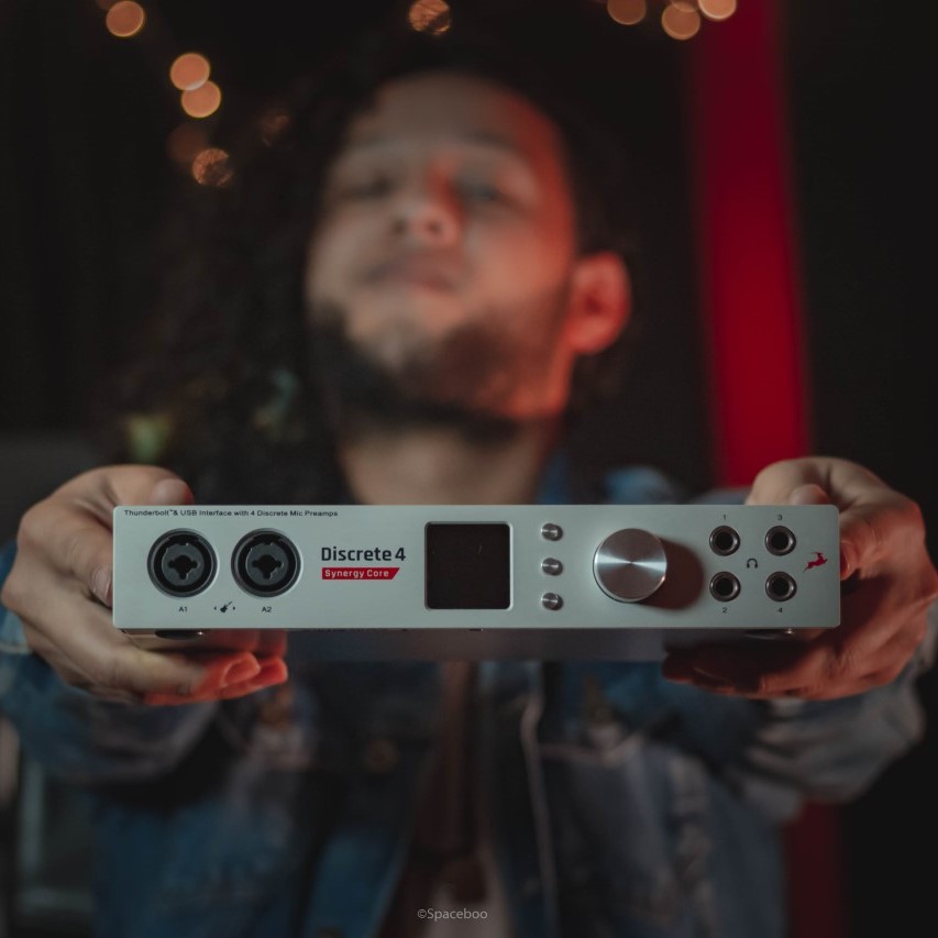 AntelopeAudio's tweet photo. Komboh is a beatmaker-producer and he completely trusts Discrete 4 Synergy Core. You can find his review for the interface here - https://t.co/ZGguLBZsUd
Share your user story with us to be featured.
#antelopeaudio #discrete4sc #discrete4synergycore #synergycore https://t.co/KUXEJdV0eE