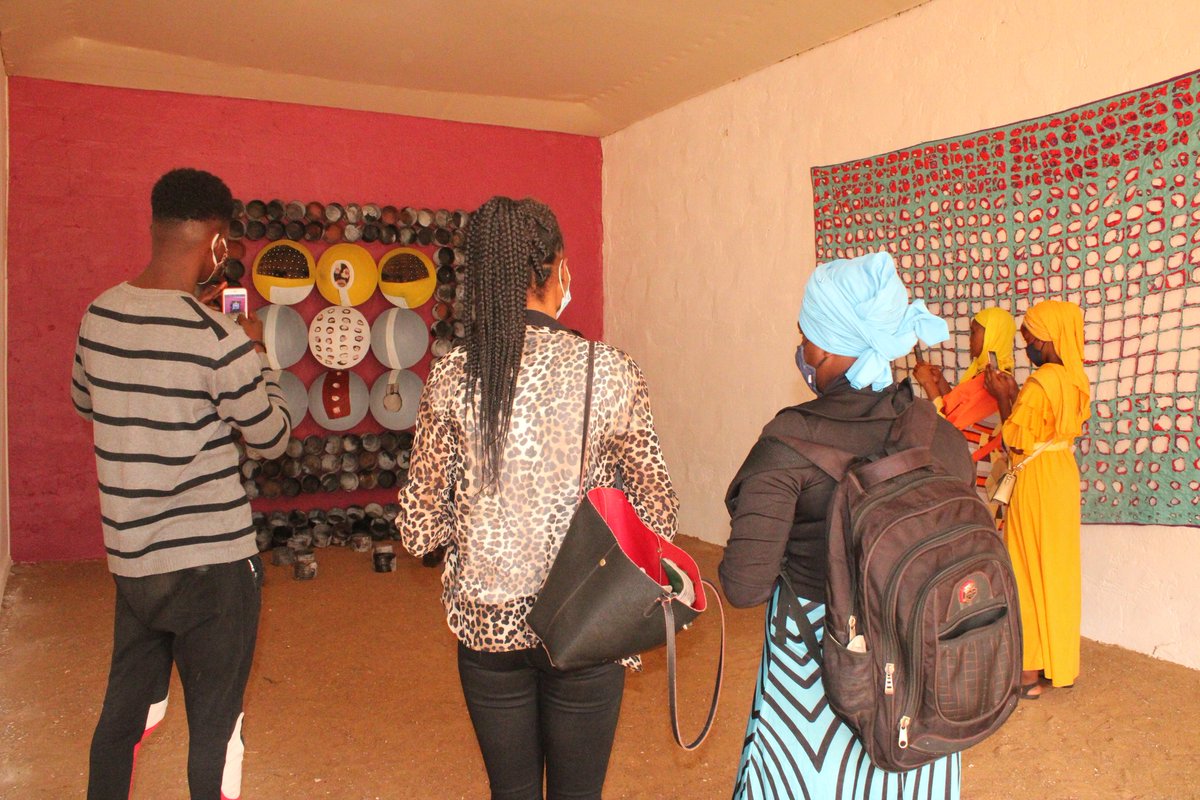 ArtBamako's tweet photo. #BAGexpose à Ségou Art
À l'instant les Visites du stand de Bamako Art gallery!
#bamakoartgallery #SégouArt #FestivalsurleNiger #peinture #design #contemporaryart #Mali https://t.co/lxdaxjdxER