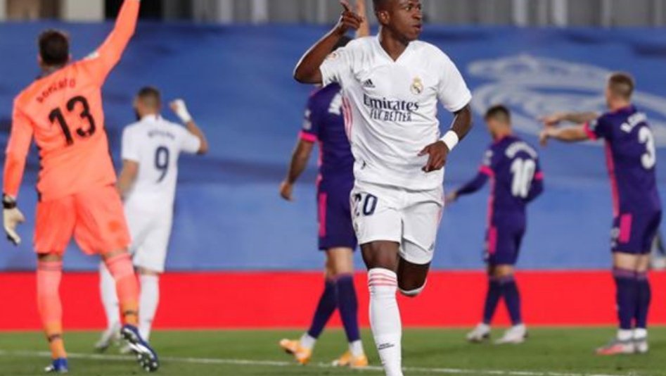RUnifut's tweet photo. Jornada 28 de La Liga🇪🇦.
🏟️ Estadio Alfredo Di Stéfano
⚪⚪Real Madrid 1-0 R. Valladolid🟣⚪

Goles:
⚽ Vinicius Jr (Mbappé)  52'

Tarjetas:
🟨 Valverde.

Cambios:
Hložek 🔄 Benzema
T. Kubo 🔄 Hazard
Valverde 🔄 Casemiro https://t.co/lkIbNizLX3