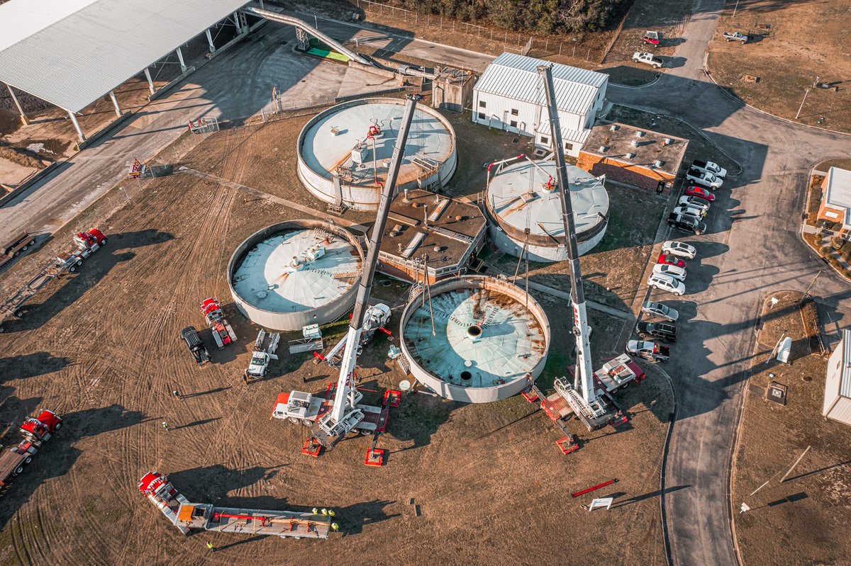 ACSCarolinas's tweet photo. Lid on...lid off 😍 #WastewaterUtility #Crane #NCRWA #WilmingtonConstruction https://t.co/7GkpZBR5ub