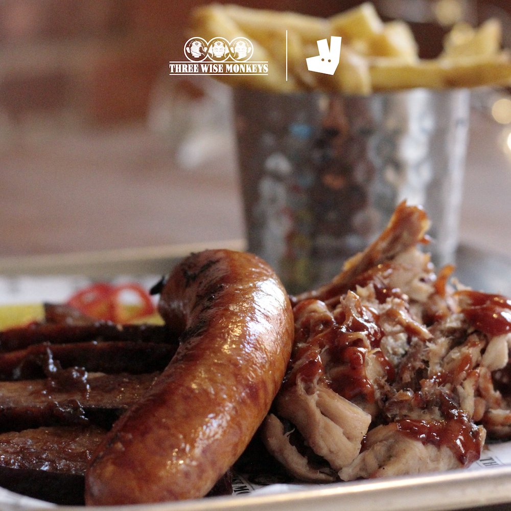 Smoked Meat Combos delivered to your door. 
25% off all draught beers delivered to your door.
Three Wise Monkeys Ipswich and Deliveroo, 4pm-9pm today and 12pm-9pm Saturday.
Place your order here: threewisemonkeysipswich.com/deliveroo/ 
#deliveroo #delivery #ipswich