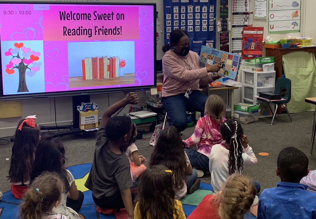 DianeBurkeRead's tweet photo. Loved seeing so many students across the Oaks campus engaged in reading with our incredible Sweet on Reading guests readers.  @HumbleISD_OE @HumbleISD #HumbleISDReads #EveryChildEveryday #BeTheLight https://t.co/plSJFDgkNn