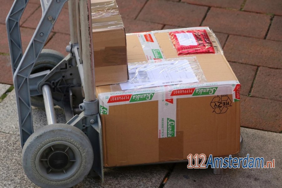 Politie zoekt getuigen van overval op pakketbezorger in #Amsterdam Zuidoost. 112Amsterdam.